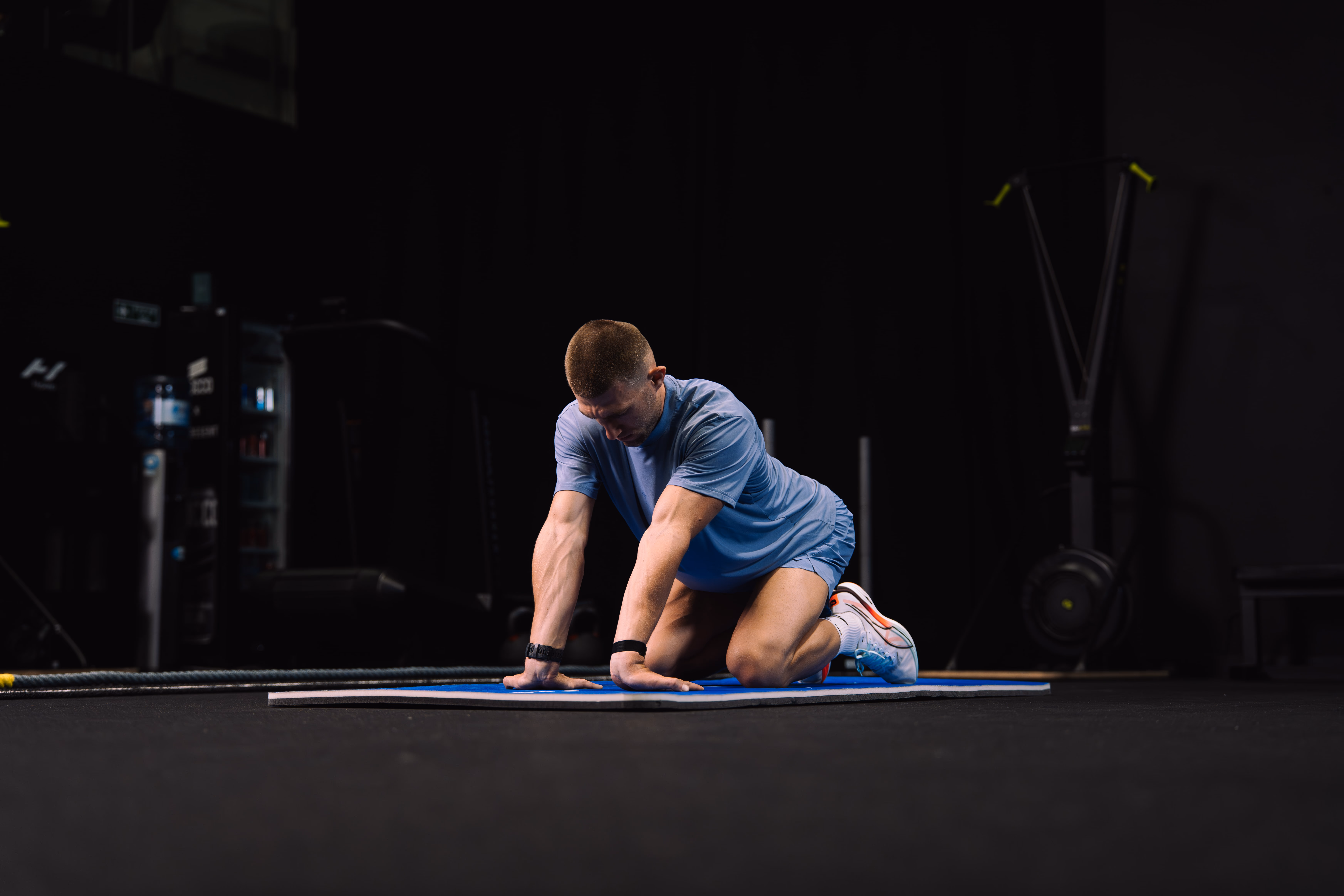 man working hard - Power vs Strength Training